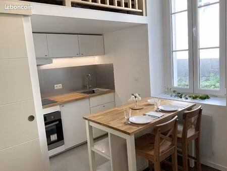 studio indépendant meublé esprit duplex  hauteur 4 mètres  face insa /campus  secteur lahi