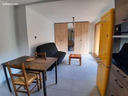 grand studio meublé – centre village