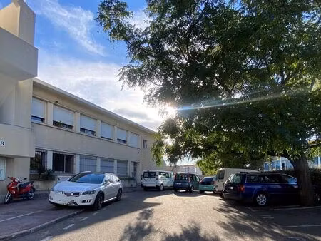 place de parking exterieur