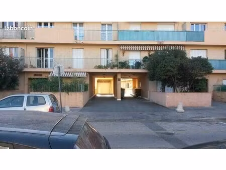 garage 16 m2 fermé dans résidence