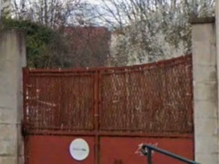 terrain clos à louer 600 m2 centre montbrison