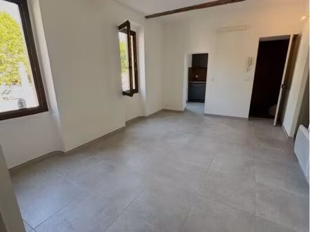 location t3 rénové – 49 m² – centre-ville gardanne