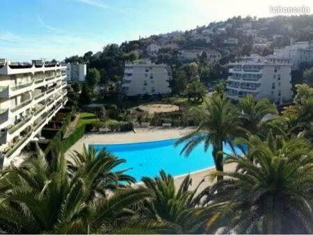 grand studio résidence avec piscine et parking