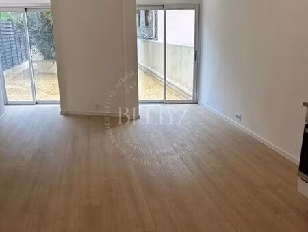 studio 1 pièce 27 m²