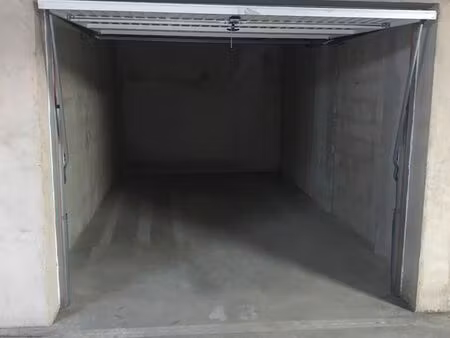 garage fermé dans résidence