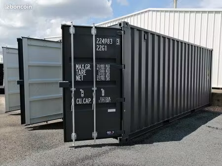 conteneur  box  garages dans la zone industrielle de vire normandie