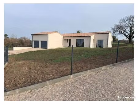 à louer – maison neuve 120 m² + garage 35m²– jardin 800 m² – 1050 /mois