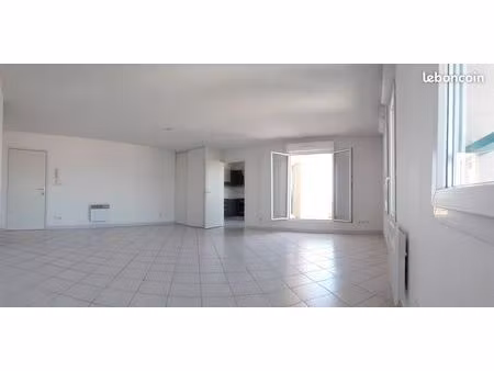 t3 76m2 avec terrasse - vue mer - hôpital nord