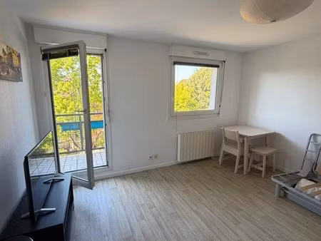 studio rénové 23m² avec beau balcon  strasbourg neudorf  location nu  proche centre-ville 