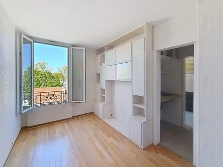 2 pièces à 1 min du t2 les moulineaux