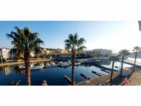 studio sur marina avec piscine et parking