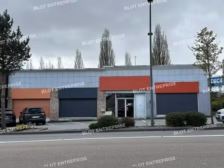 location commerce 306 m²