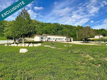 maison + 2 gîtes meublés  terrain de 2864 m².