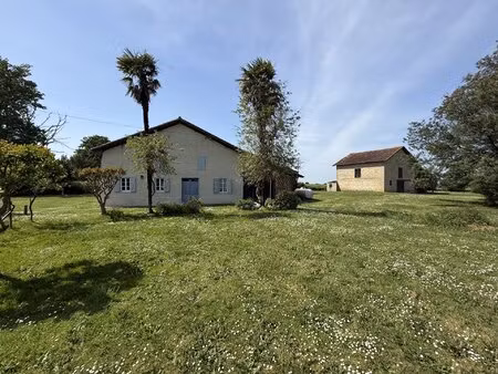 belle propriété gasconne avec maison d'habitation + dépendances + terrain au calme