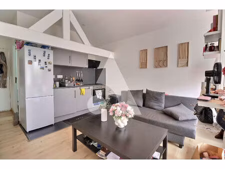 investisseur - maison divisé en 3 logements et un extérieur