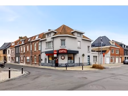 handelshuis met woonst op sterke locatie in sint-kruis