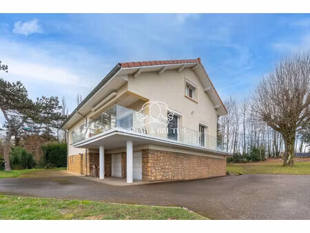 maison (240 m²) à chasselay