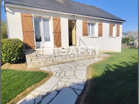 charmant pavillon avec sous-sol complet sur beau terrain !