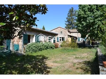 ensemble immobilier de 4 gîtes et d'une maison