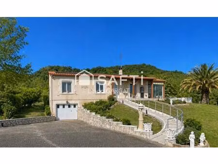 maison a la campagne avec piscine.