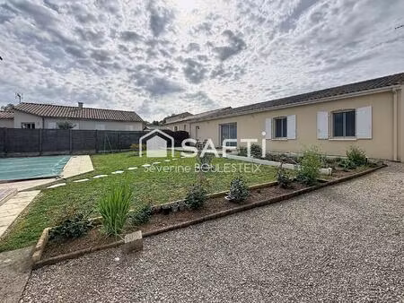 belle maison de plain-pied avec piscine sur terrain clos de 706 m²