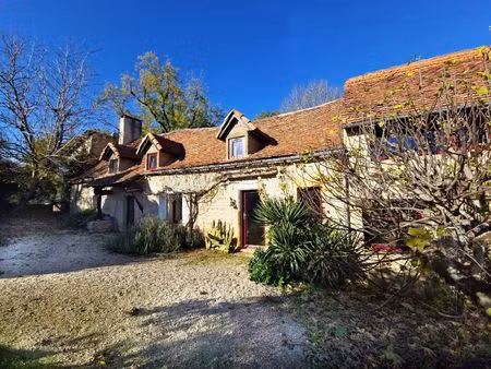 maison et dépendances dans un hameau proche de caylus
