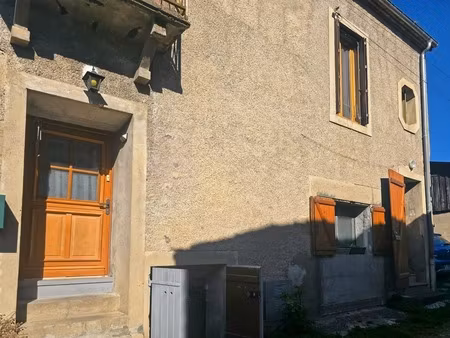 maison de ville indépendante avec cour et potentiel – souvigny centre