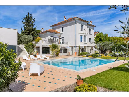 élégante propriété avec piscine à vendre à vaison-la-romai