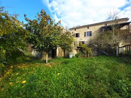 maison et dépendances dans un hameau  proche de verfeil