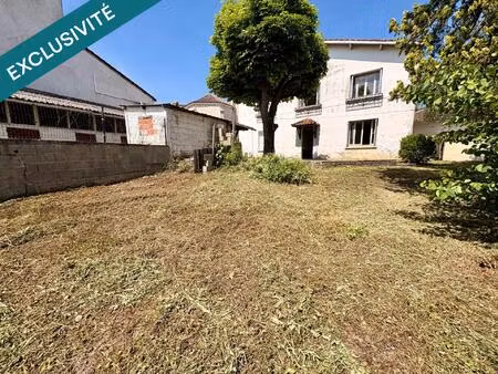 maison de village avec grand jardin au centre de golfech