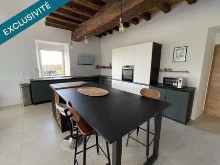 maison traditionnelle rénovée à 100% - 148m2 - dépendances - terrain de 4 2ha