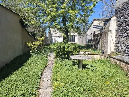 maison de village avec grand garage et jardin