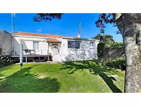 maison de bourg de plain-pied avec jardin