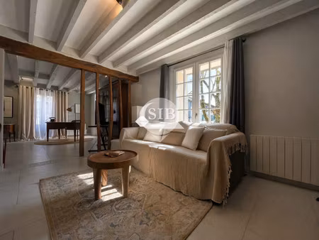 f2 meublée - loyer 1700 € + 300 €