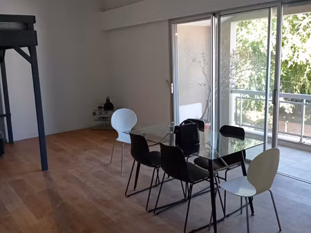 grand t1 meublé proche centre ville st gilles les bains