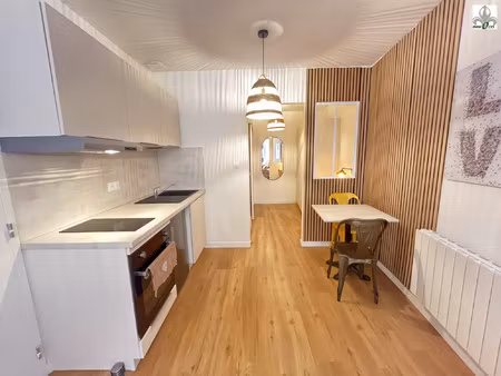 studio avec coin bureau