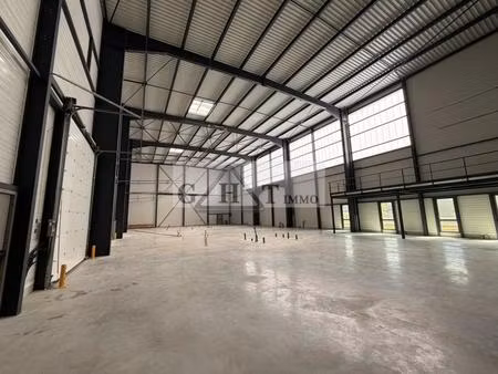 entrepôt bureaux 150 m² à louer à croissy-beaubourg - 13m hsp