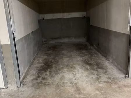 parking / box nimes 13 m² à louer rue fénelon