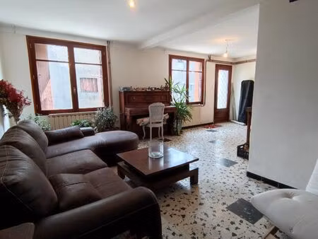 maison 7 pièces avec grange et terrain de 3800m²