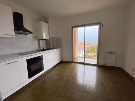 location appartement 4 pièces 90 m² à sari-solenzara (20145)  910 €
