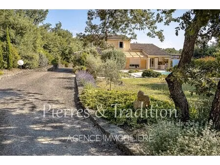 exclusivité ! très belle maison avec grand jardin et piscine