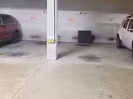 location parking 12 m² à mougins (06250)  80 €