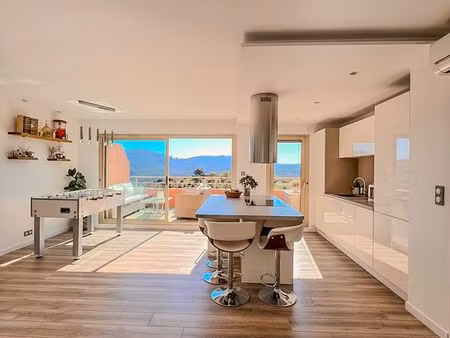 appartement 3 piéces rénové au dernier étage