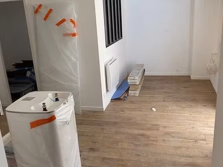 local 62m2 ou t4 st jacques rénové