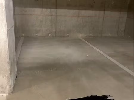 place de parking miramas