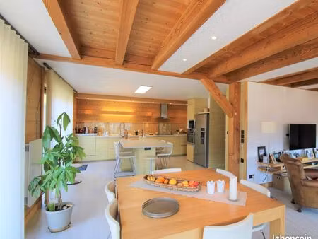 chalet 8 pièces 244 m²