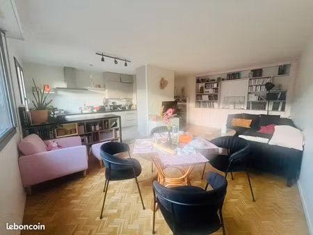 appartement t2  plein centre  rue des carmes côté cour  au calme avec parking