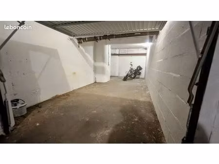 box double sécurisé (27m2)