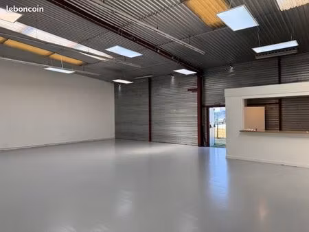 local industriel entrepôt commercial stockage