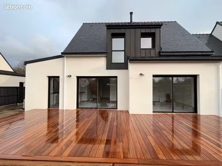 maison de 2023  entre bourg et plage